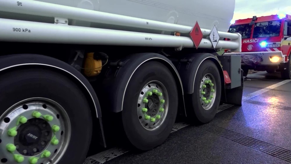 [multi] Poziar na dialnici 393