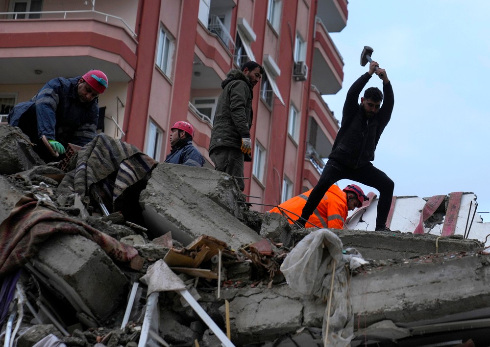 APTOPIX_Turkey_Earthquake_41808-c6343efdba00444883f2e6093c55a7c9