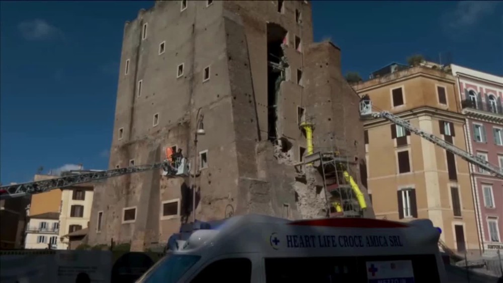 [multi] Zrútenie veže v Ríme 2767