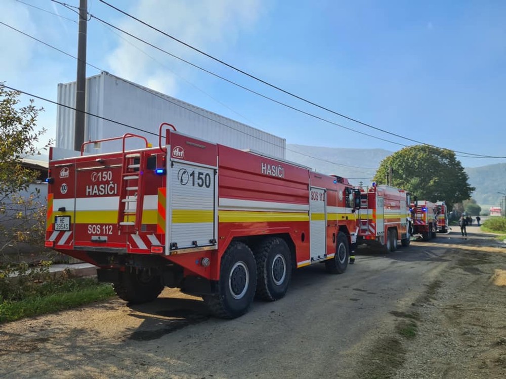 poziar jasenov, hasičske auto