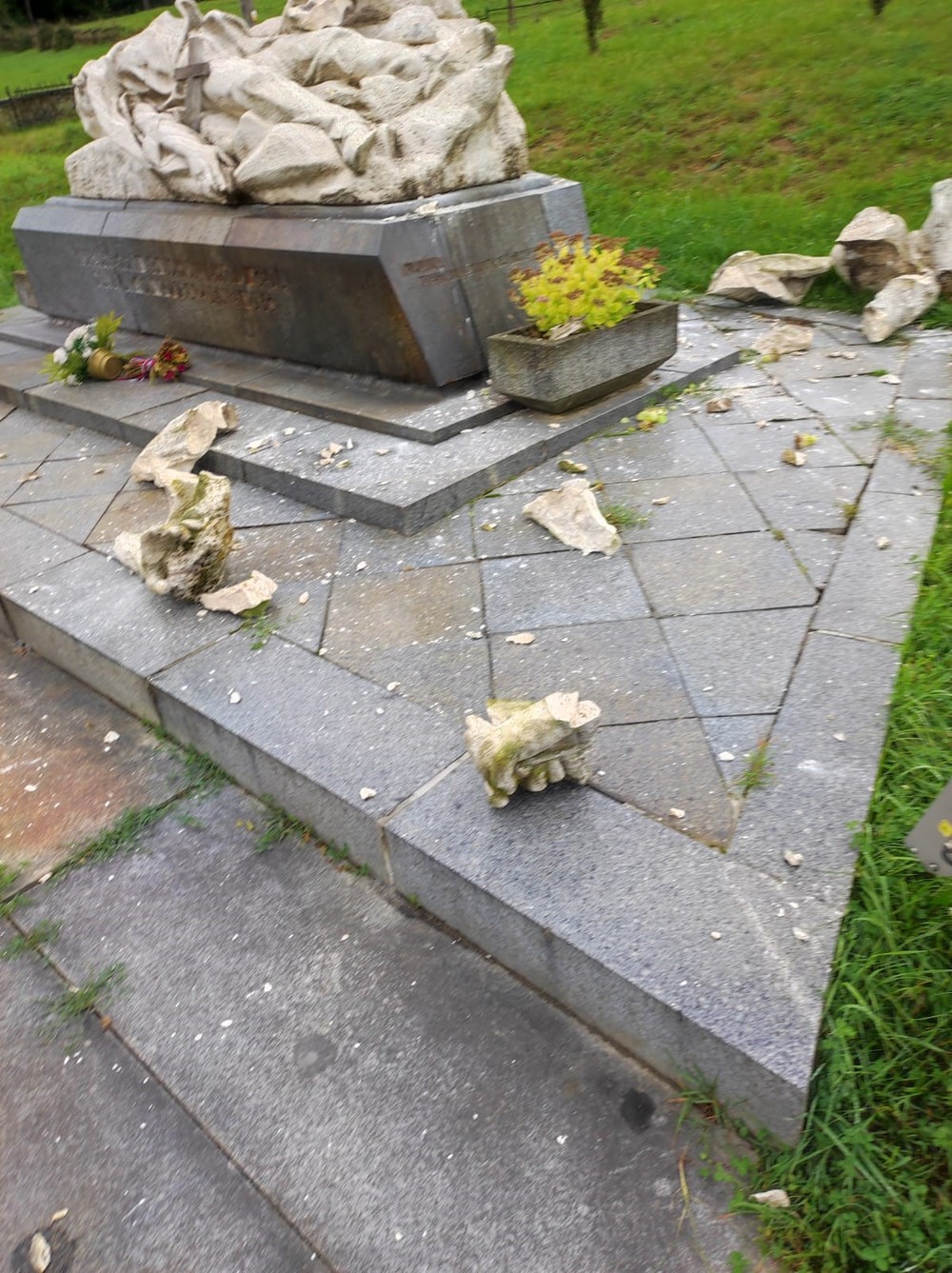 zemetrasenie obec Tokajík škody (3)