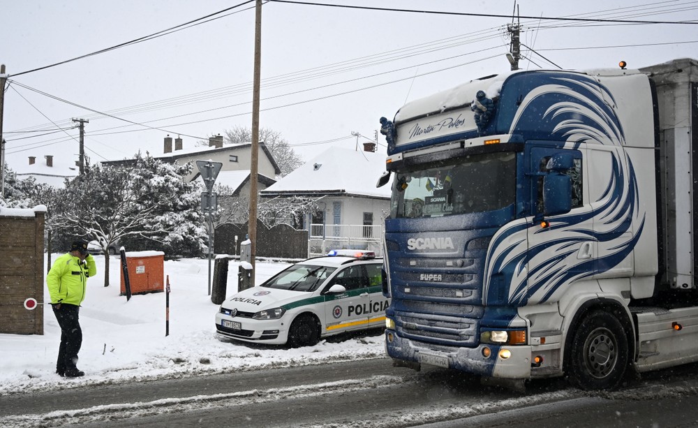 Trebišov kalamita sneh zima cestári (4)