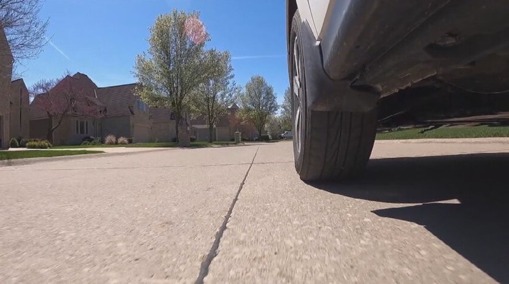 dievca vypadlo z auta (1)