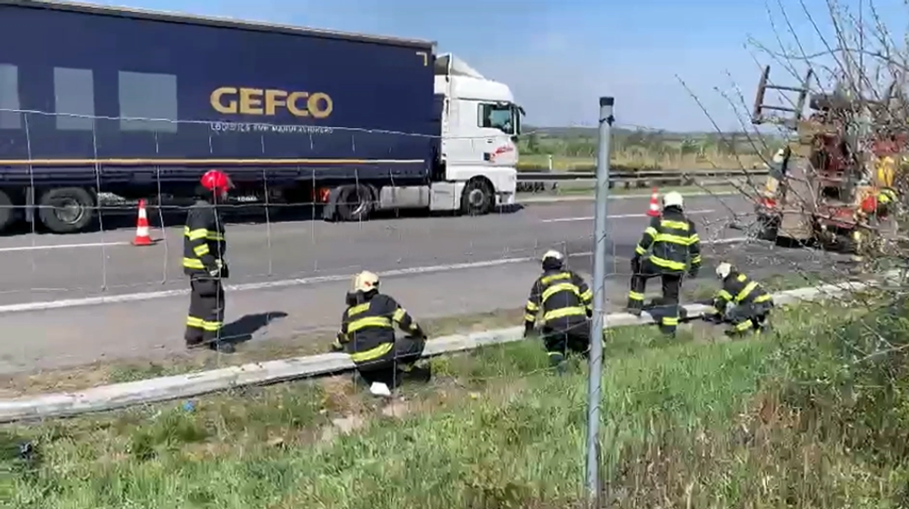 Diaľnicu D2 uzavrela nehoda