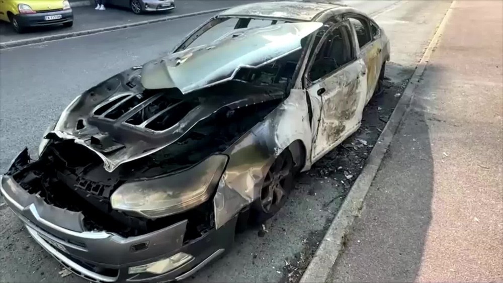 [multi] Pariž nepokoje 9356