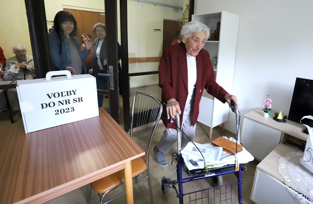 2220230930_volby_102rocna_longauerova_04988576