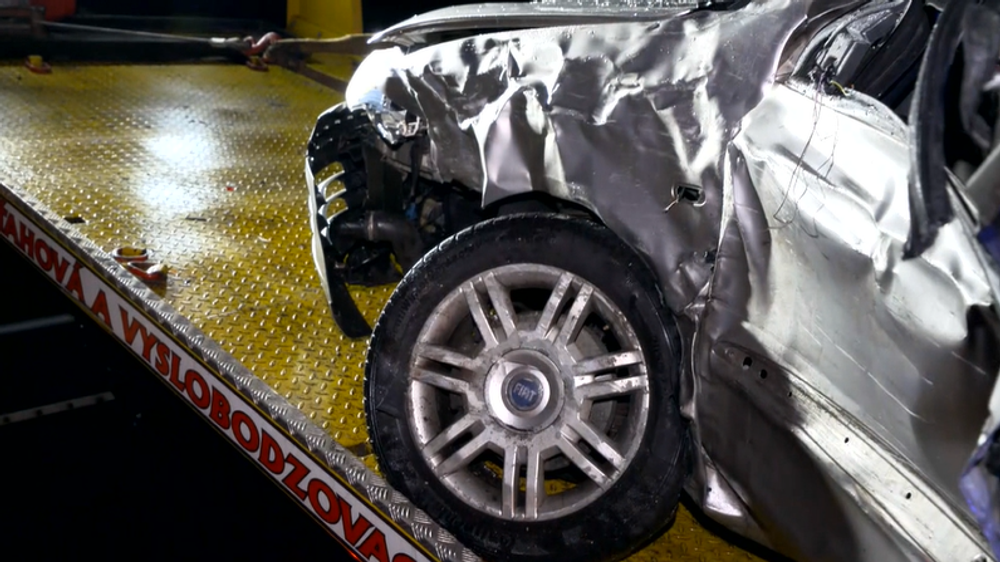 Piatok trinásteho na cestách. Život vodiča vyhasol pod protiidúcim kamiónom 