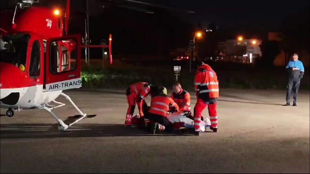 [multi] Strecha spadla na dvoch ľudí 18788