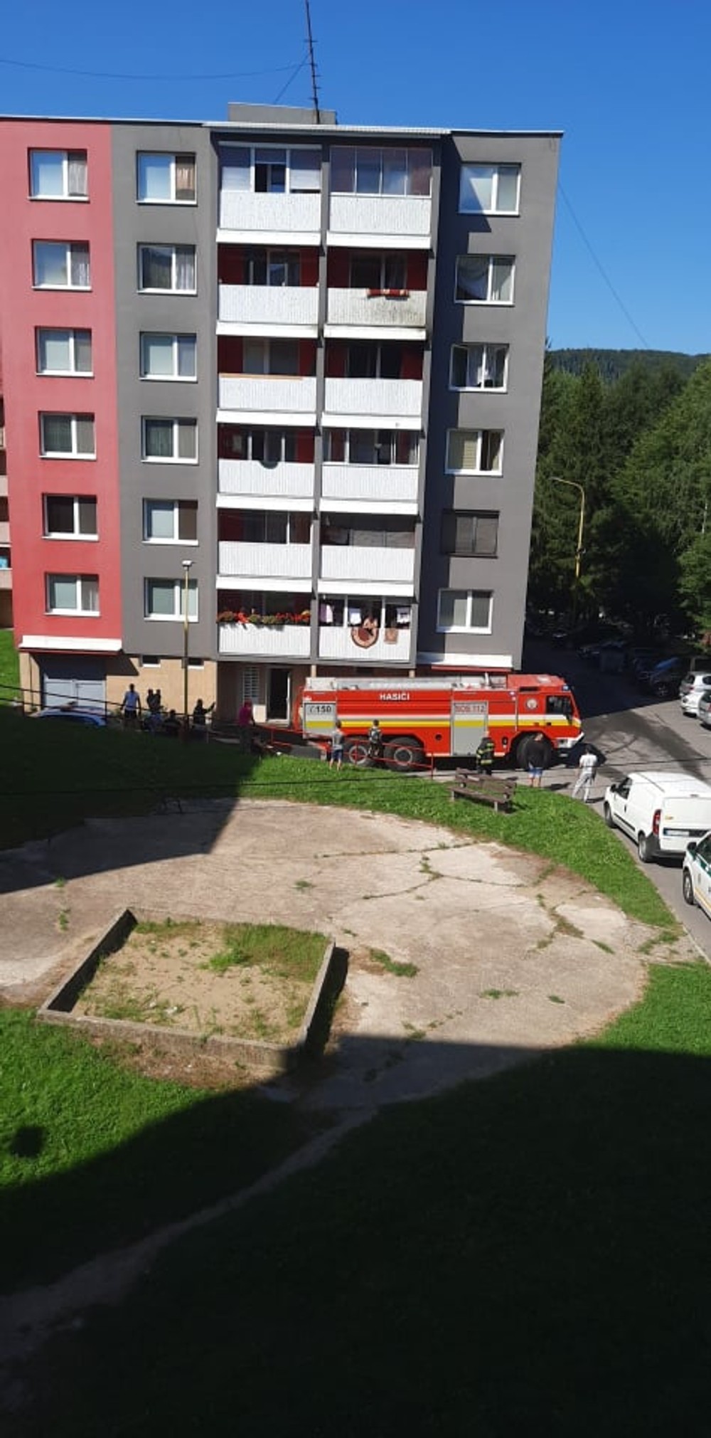 Požiar paneláku v Medzilaborciach