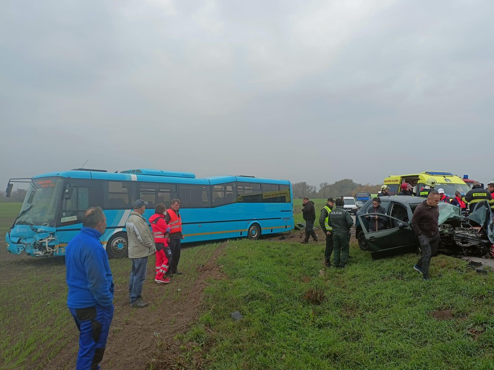 Zrážka auto autobus