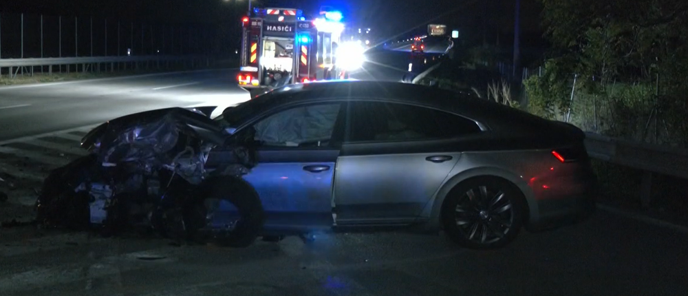 Autonehoda osobného auta s kamiónom