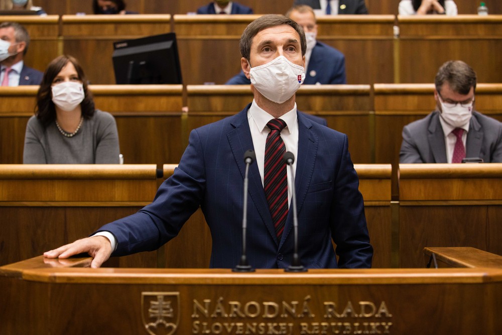 Parlament odvoláva premiéra Igora Matoviča