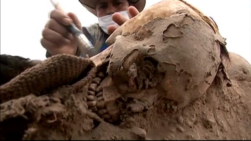 Archeológovia objavili hrobku s pozostatkami 16 čínskych migrantov1581