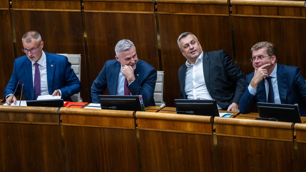 Parlament odmietol vysloviť nedôveru vláde SR