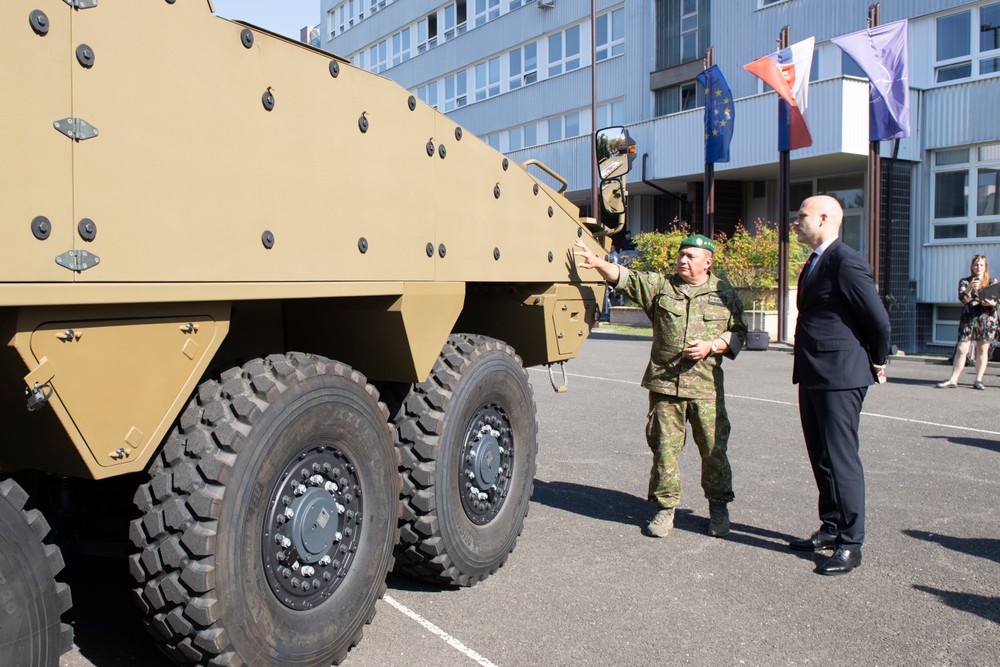 obrnené vozidlo Patria AMVXP 8x8 Fínsko dodávka (1)