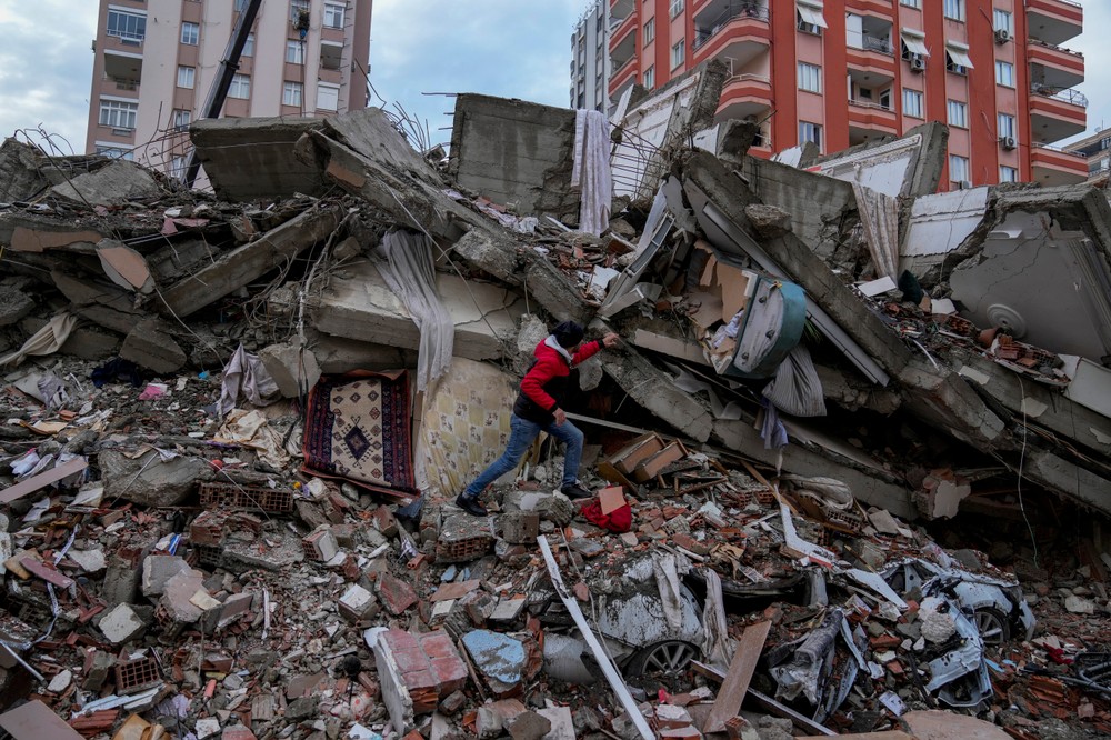 APTOPIX_Turkey_Earthquake_45482-5bd0710842834774b9d0e38e8a32dcbb
