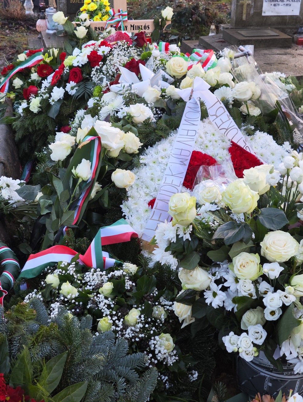 Politika Miklósa Duraya pochovali v rodnom Lučenci