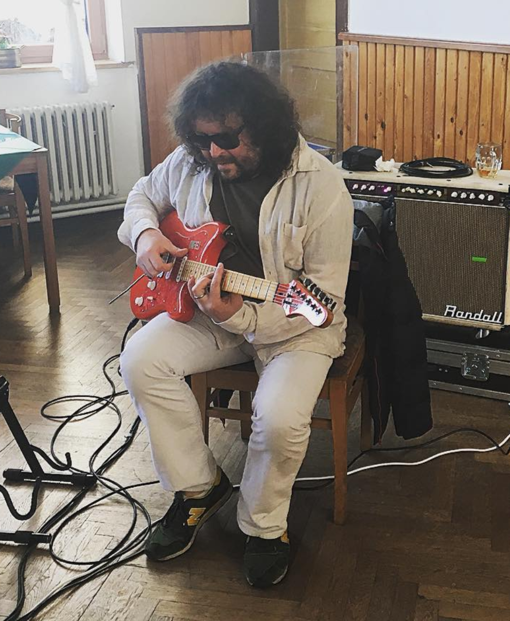 Monkey Business a Roman Holý