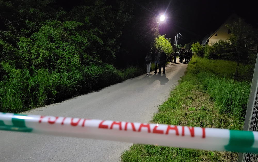 Muž sa zabarikádoval v dome