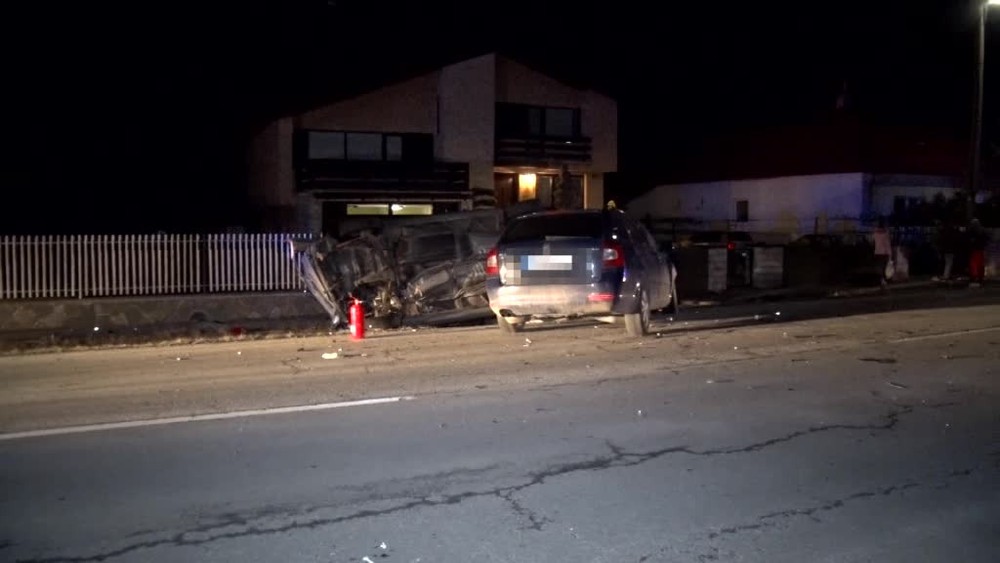 Manželia prešli autom iba pár metrov. V plnej rýchlosti do nich vrazila ďalšia vodička2329