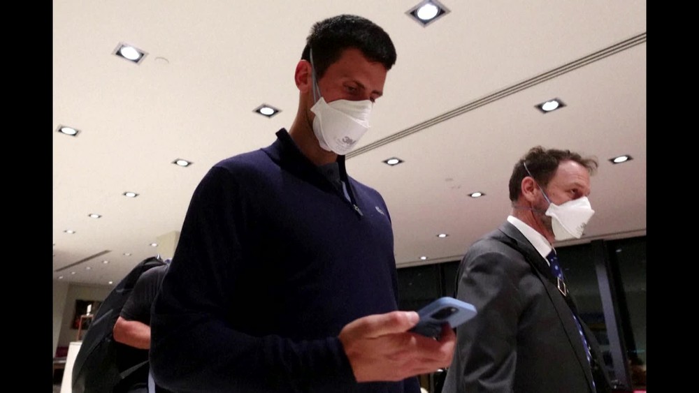 [multi] djokovic letisko 13732