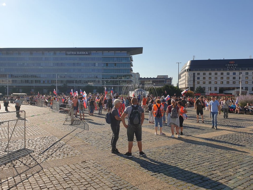 Protest pred Prezidentským palácom