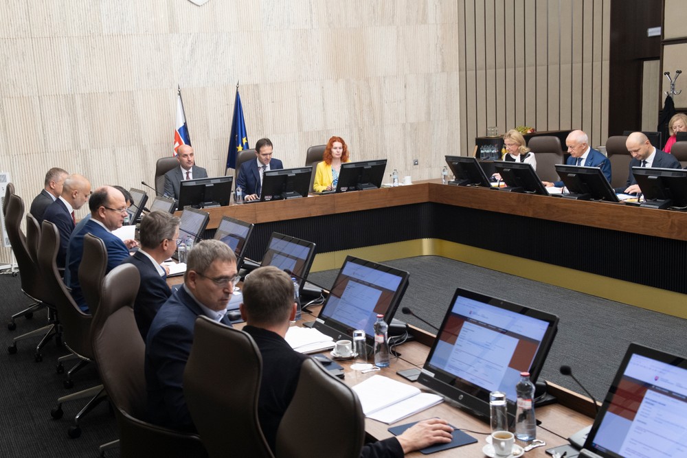 vlada posledne rokovanie pred volbami (7)