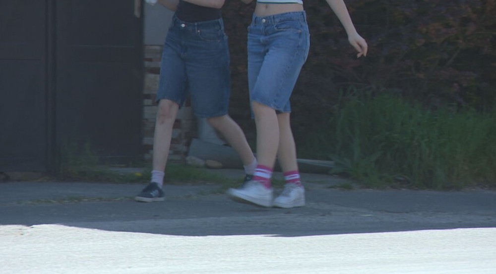 Neznámy muž obťažoval maloleté dievčatá (3)