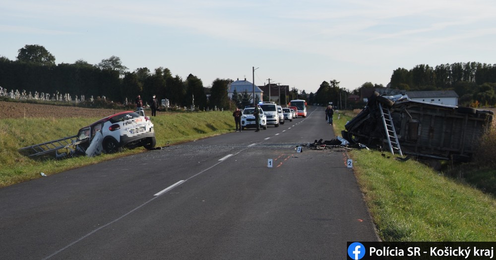 Autá skončili totálne zdemolované, zomrel mladý vodič.