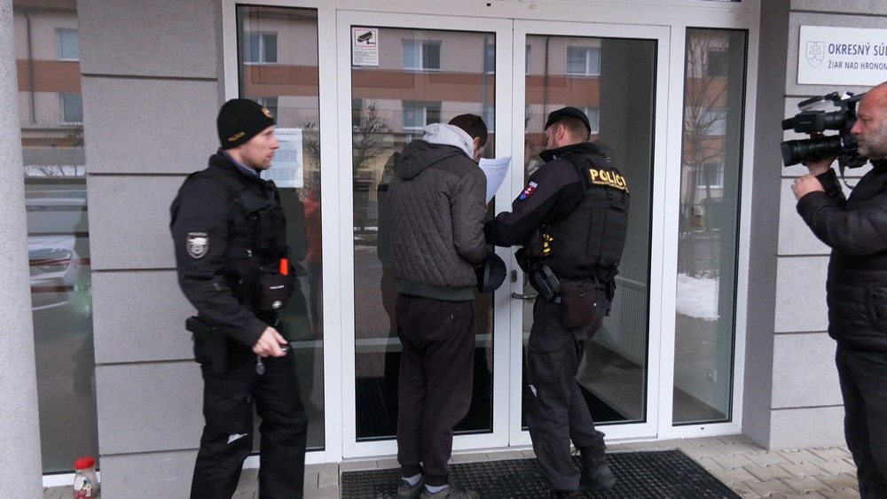 Polícia obvinila matku a jej druha z týrania (4)