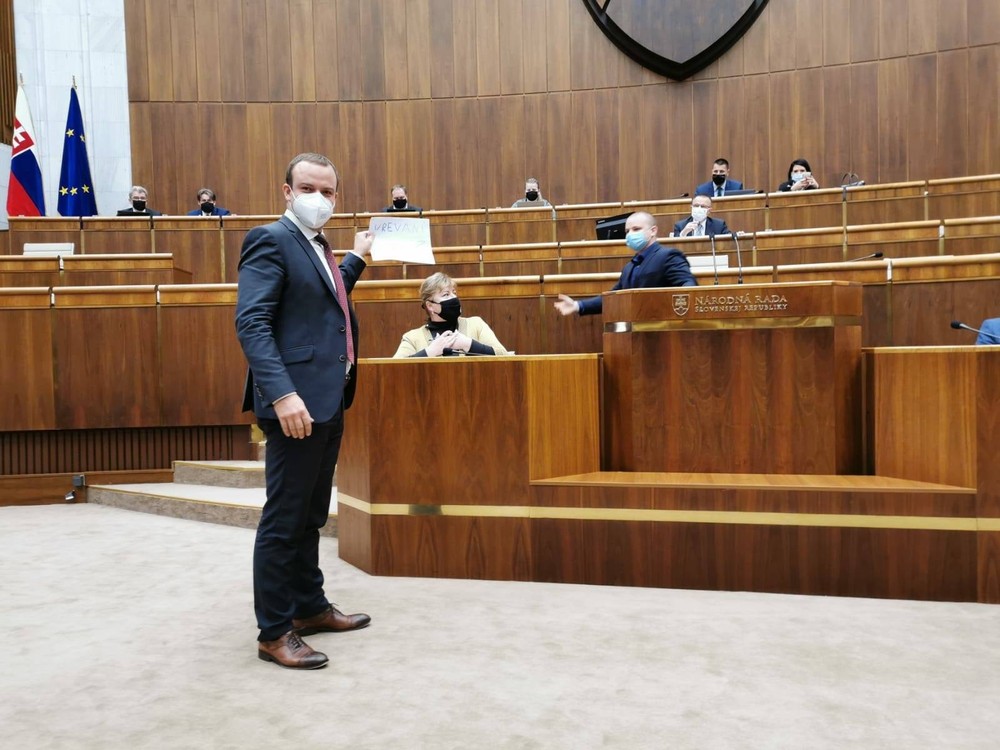 Roztržka v parlamente 