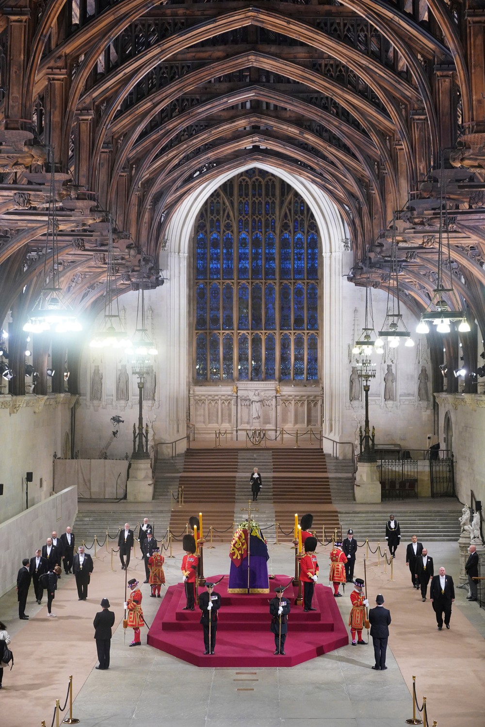 Británia sa lúči s kráľovnou Alžbetou II.