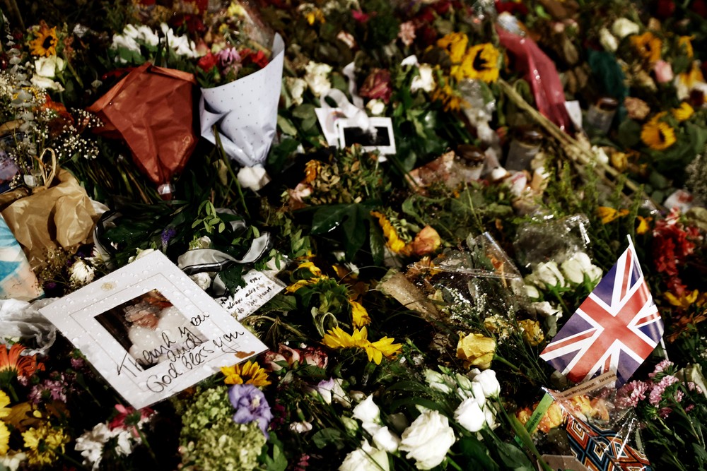 Británia sa lúči s kráľovnou Alžbetou II.