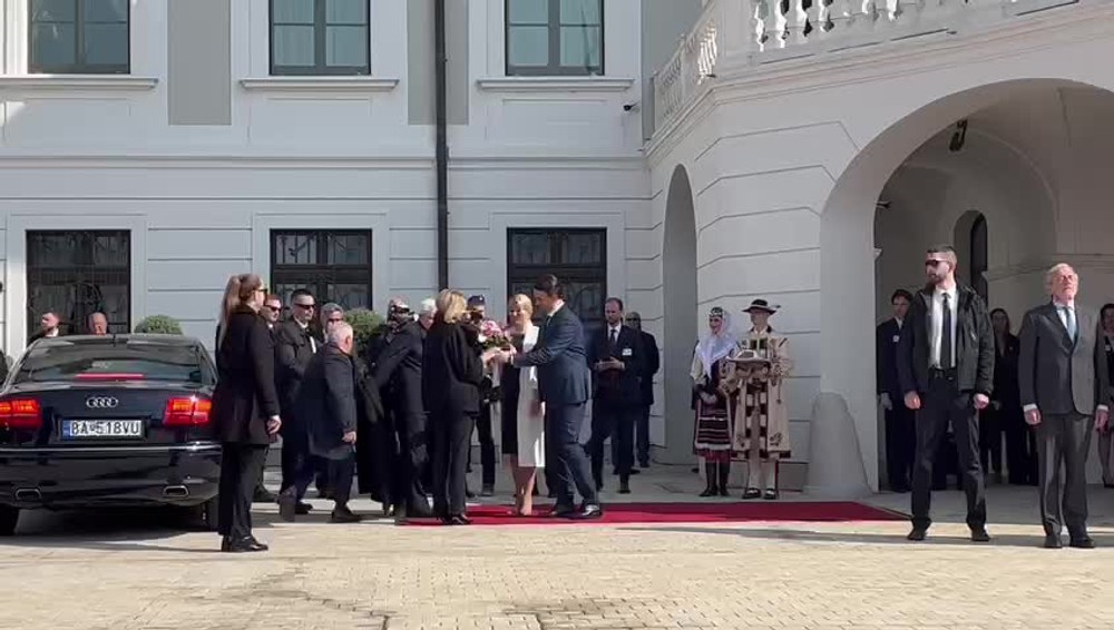 [multi] Prezidentka Betka 2207