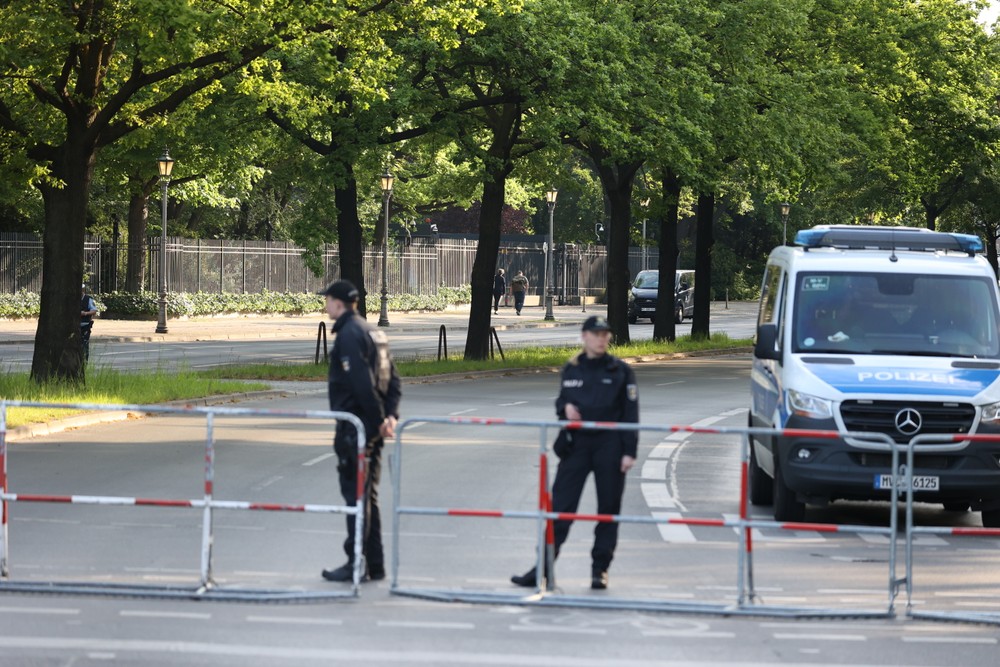 5FAD5C00320AD1BE958231