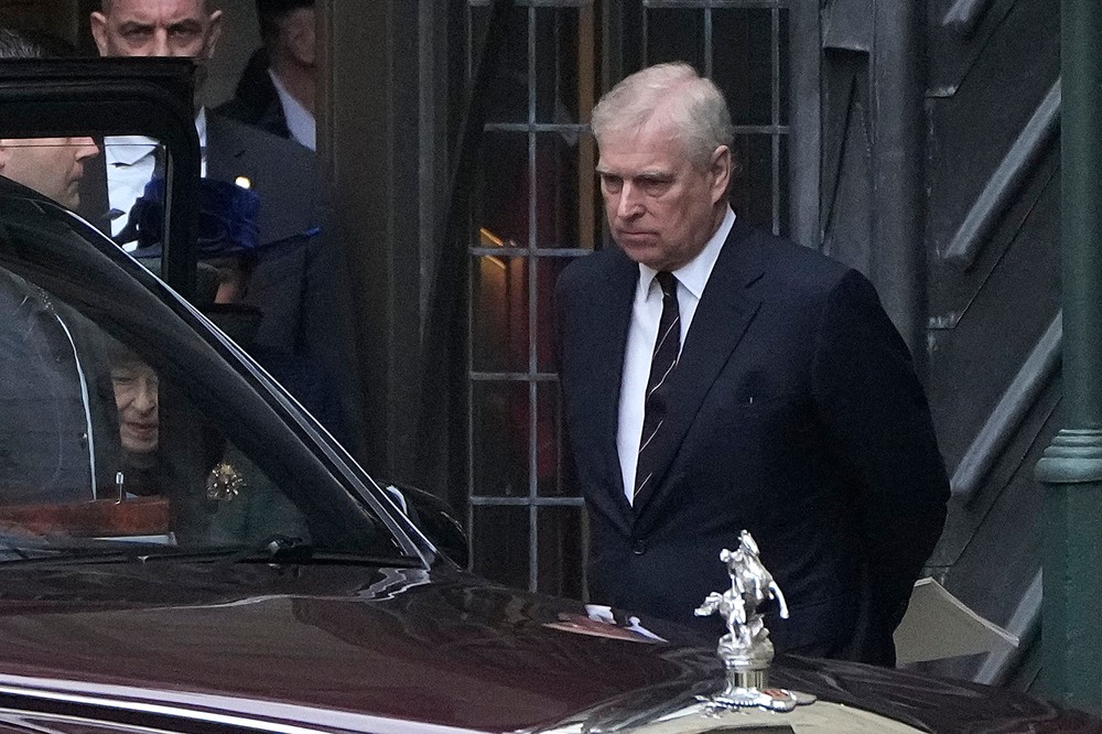 Kráľovná so synom Andrewom