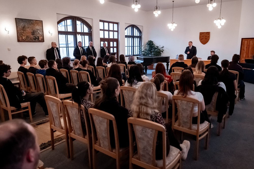 Diskusia Roberta Fica a študentov v Modre