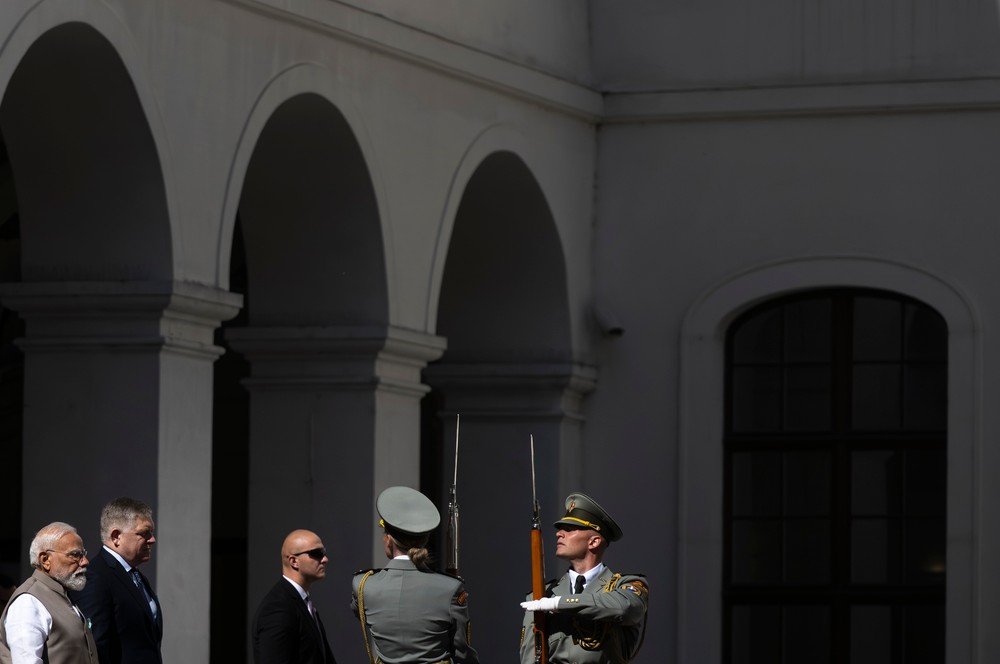 Robert Fico a Nárendr Módí 3
