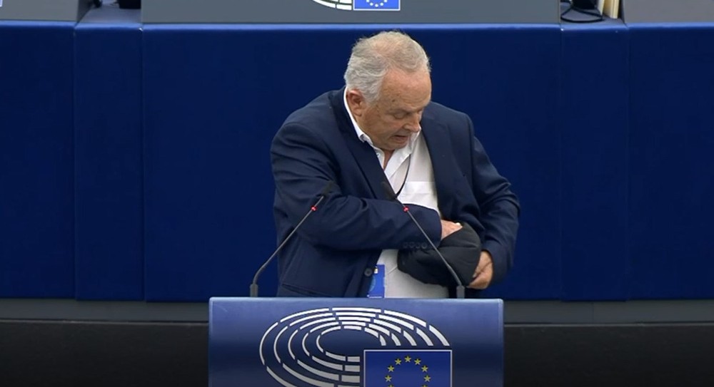 Radačovský vypustil holubicu mieru (7)