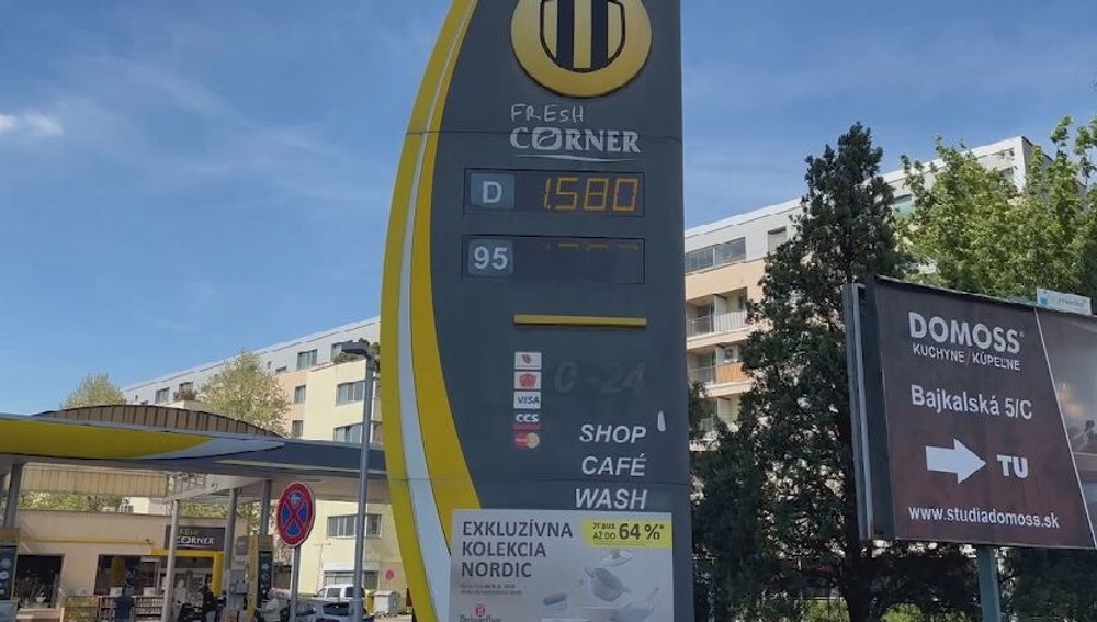 Ceny benzínu prestali rásť, dokonca mierne klesli (8)