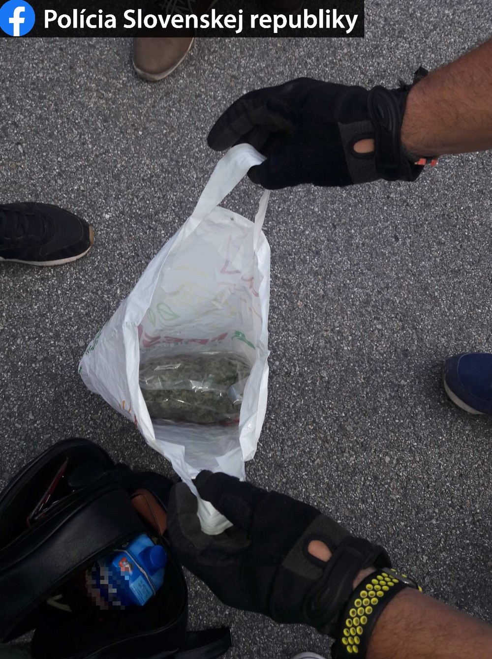 NAKA zadržala dvoch podozrivých dílerov