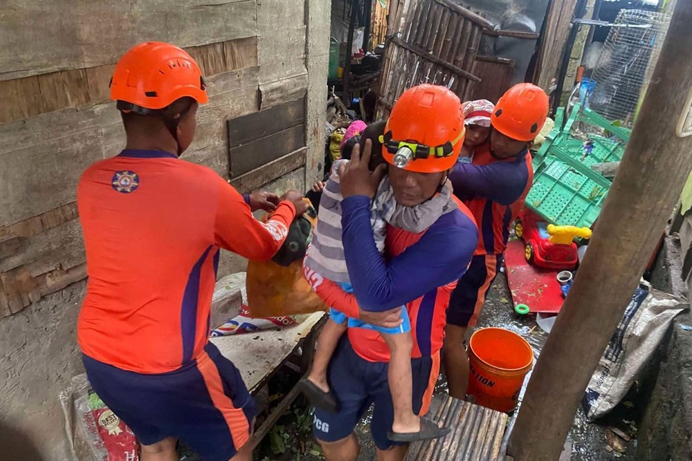 Supertajfún Fung-wong na Filipínach prinútil takmer milión ľudí opustiť svoje domovy