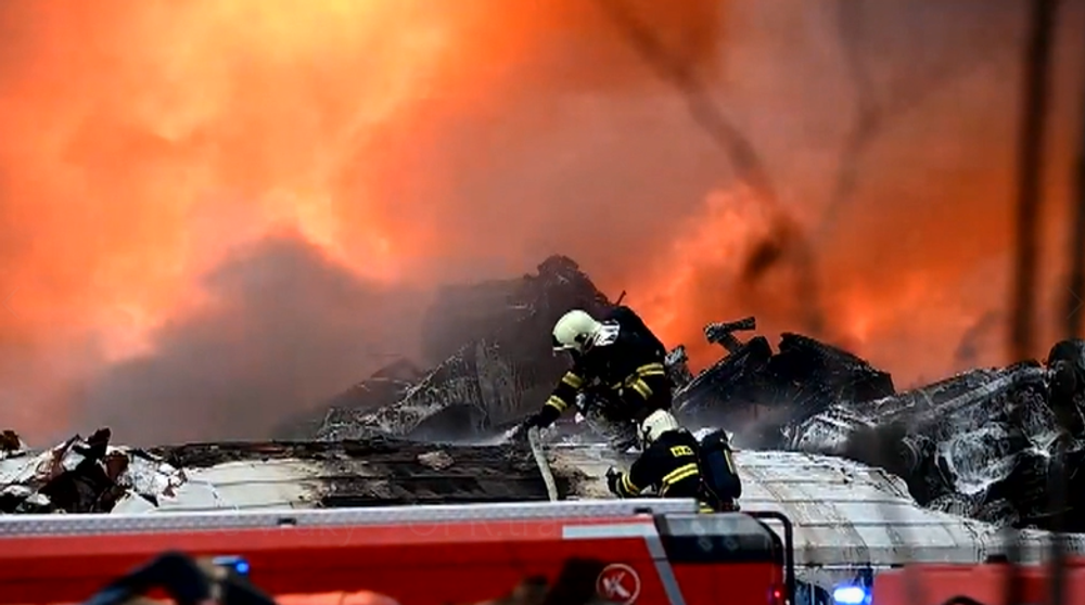 Obrovský požiar zachvátil šrotovisko. Vidieť ho bolo na desiatky kilometrov ďaleko