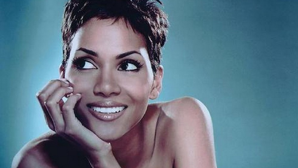 Halle Berry sa usmieva, veľký detail