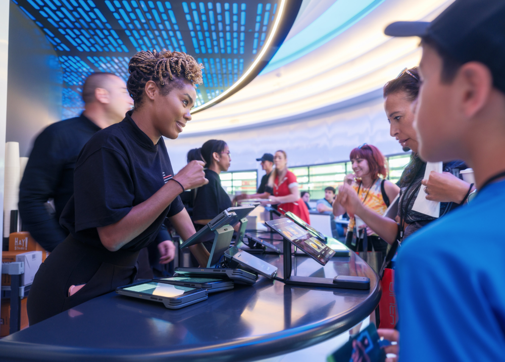 Zákazníci Tesla Diner