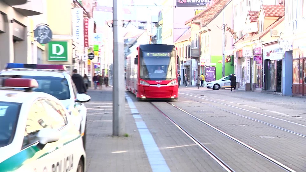 [multi] Ukrýval sa pod autom 8048