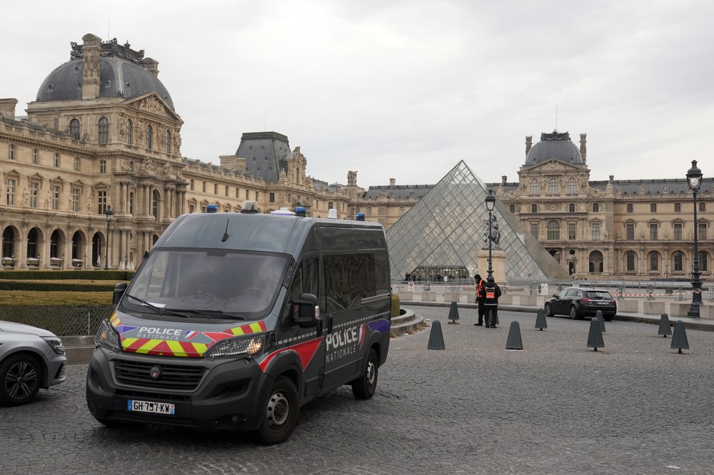 France_Louvre768306