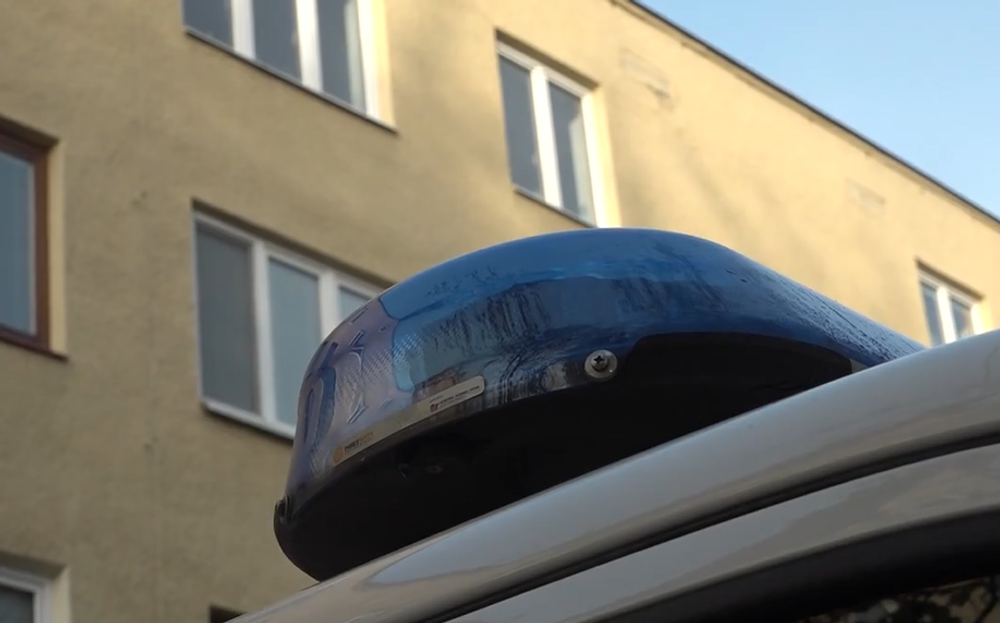 Mŕtva žena vedľa bytovky 3