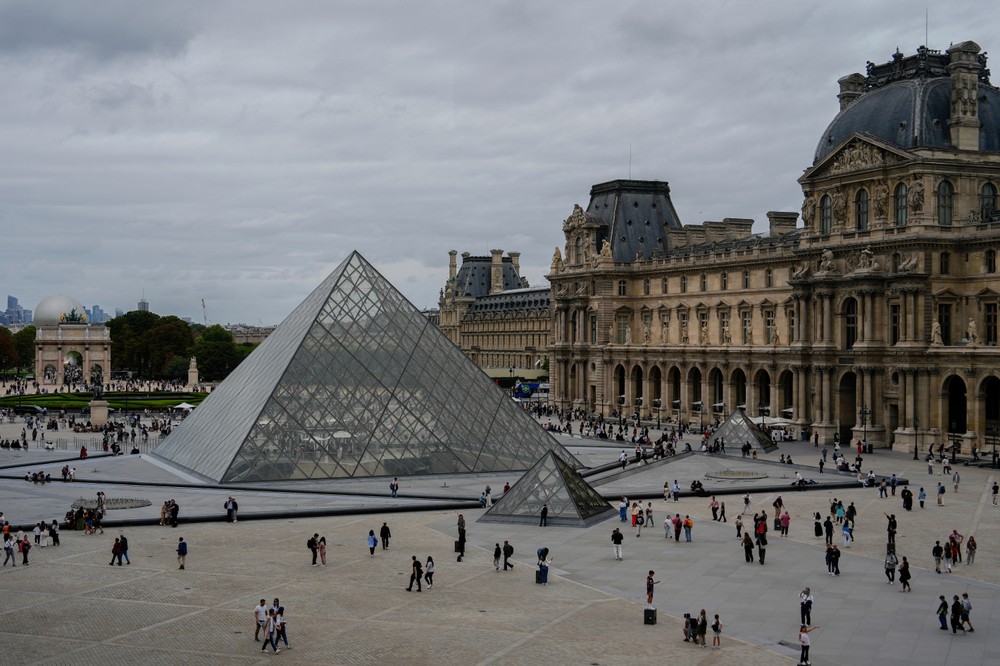 France_Louvre768121