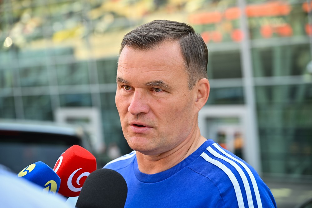 16072024_futbal_sk_slovan_bratislava_odlet_letisko_6058079